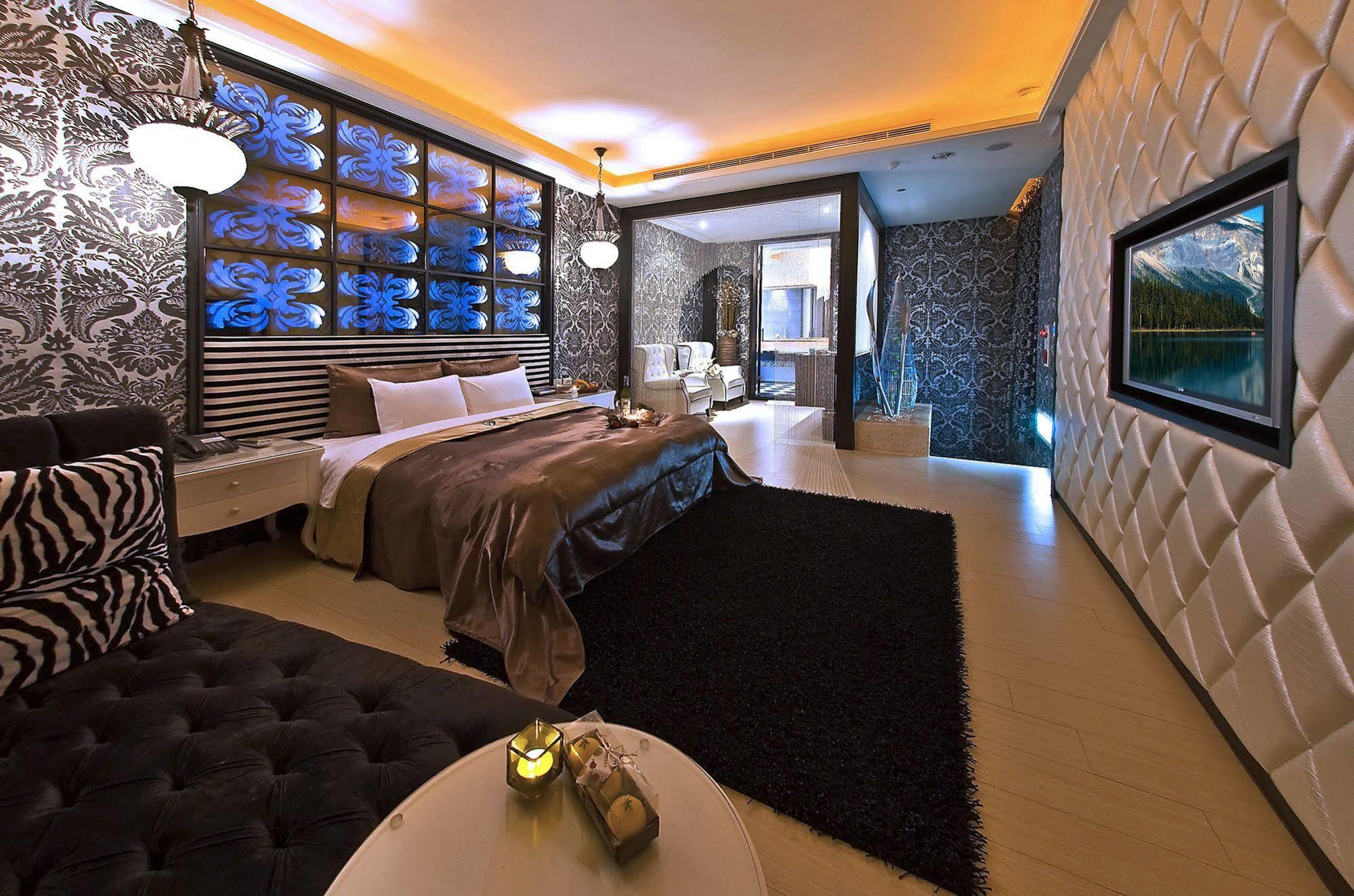 Sasha Motel Taichung Buitenkant foto