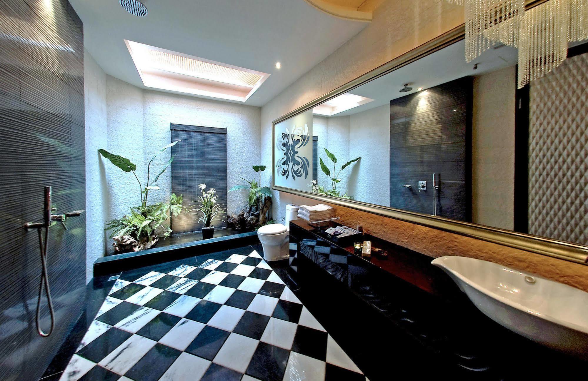 Sasha Motel Taichung Buitenkant foto