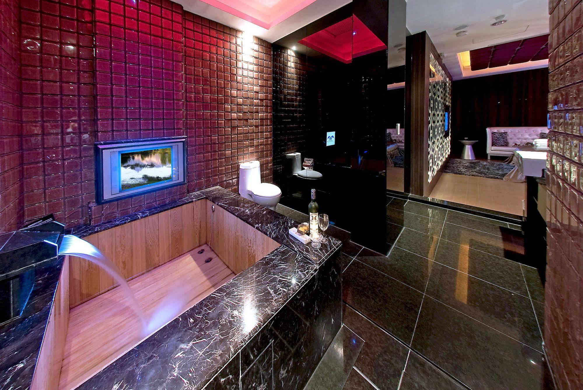Sasha Motel Taichung Buitenkant foto
