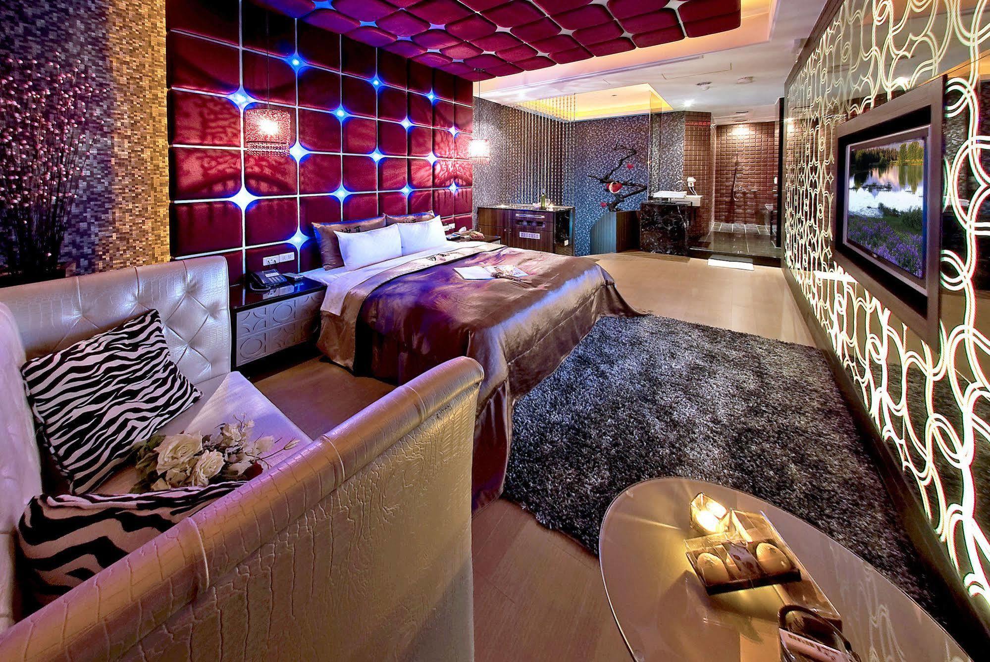 Sasha Motel Taichung Buitenkant foto