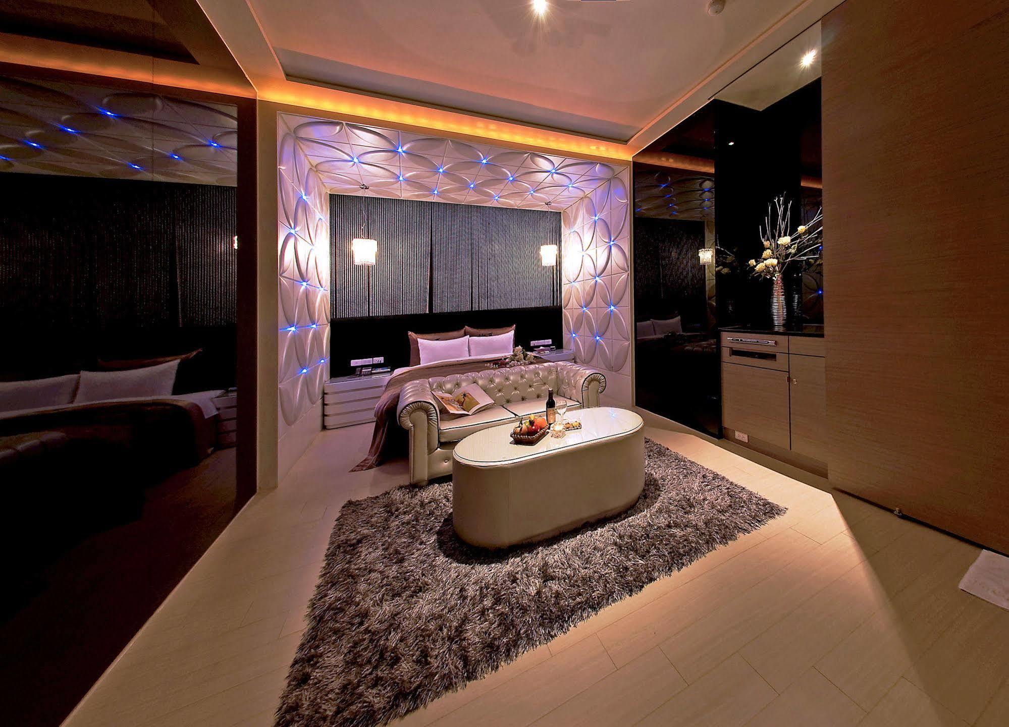 Sasha Motel Taichung Buitenkant foto