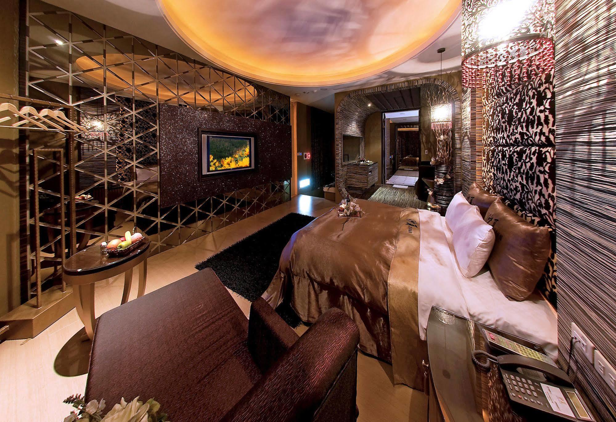 Sasha Motel Taichung Buitenkant foto