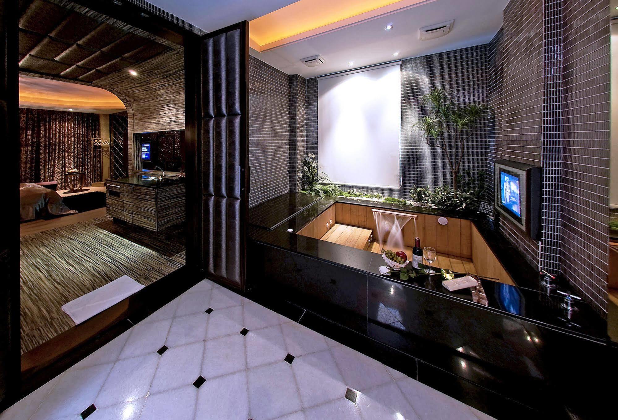 Sasha Motel Taichung Buitenkant foto