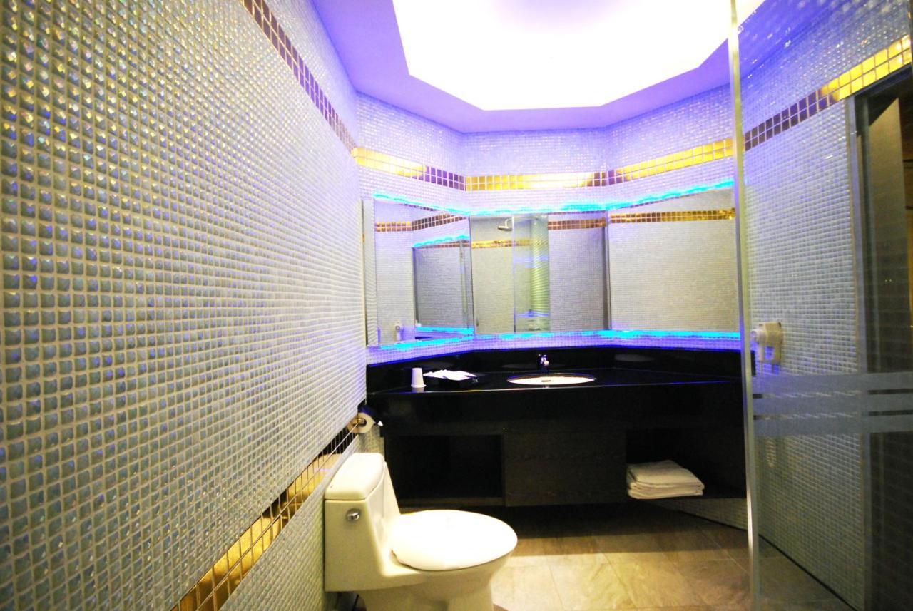 Sasha Motel Taichung Buitenkant foto