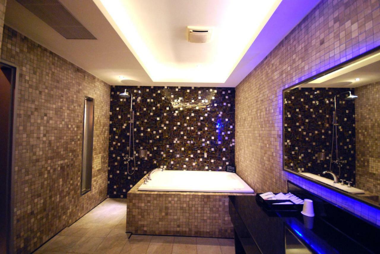 Sasha Motel Taichung Buitenkant foto