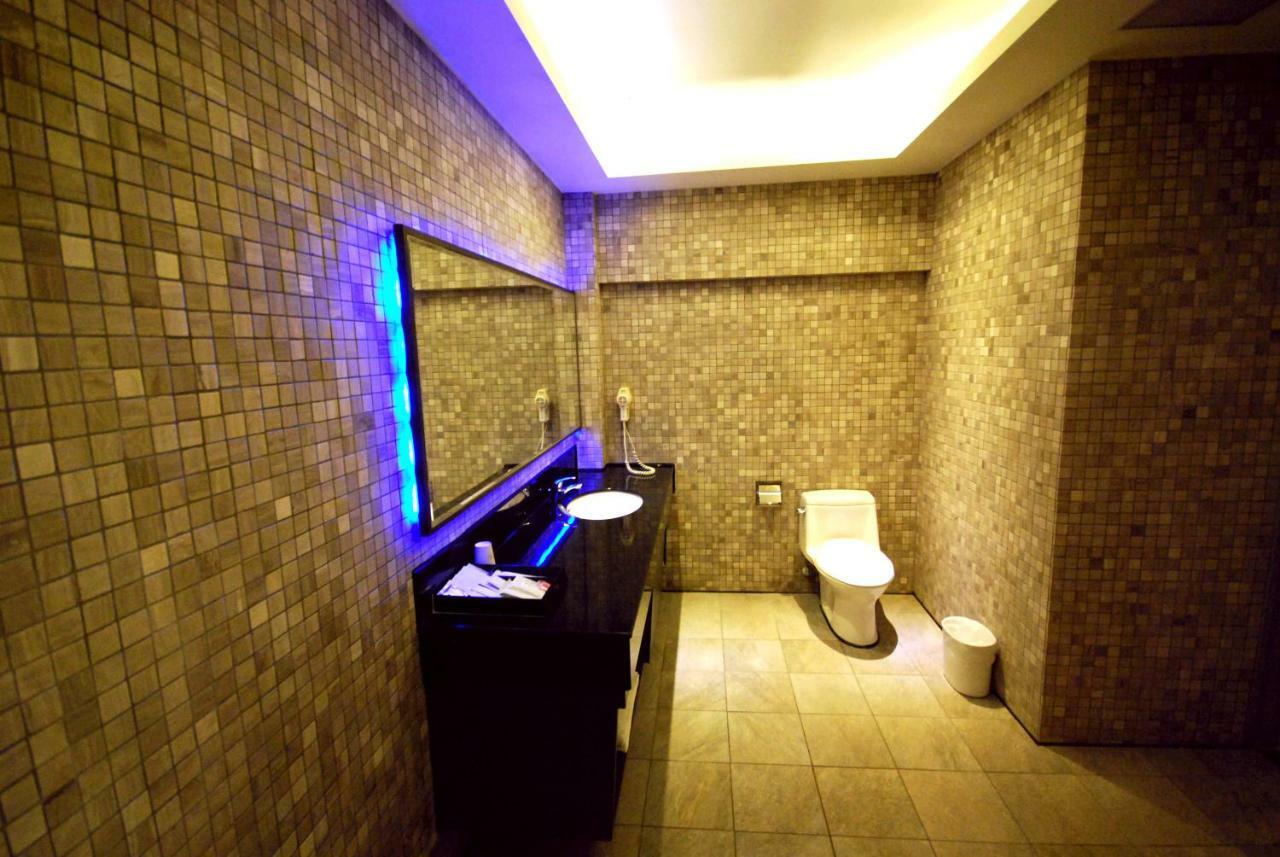 Sasha Motel Taichung Buitenkant foto