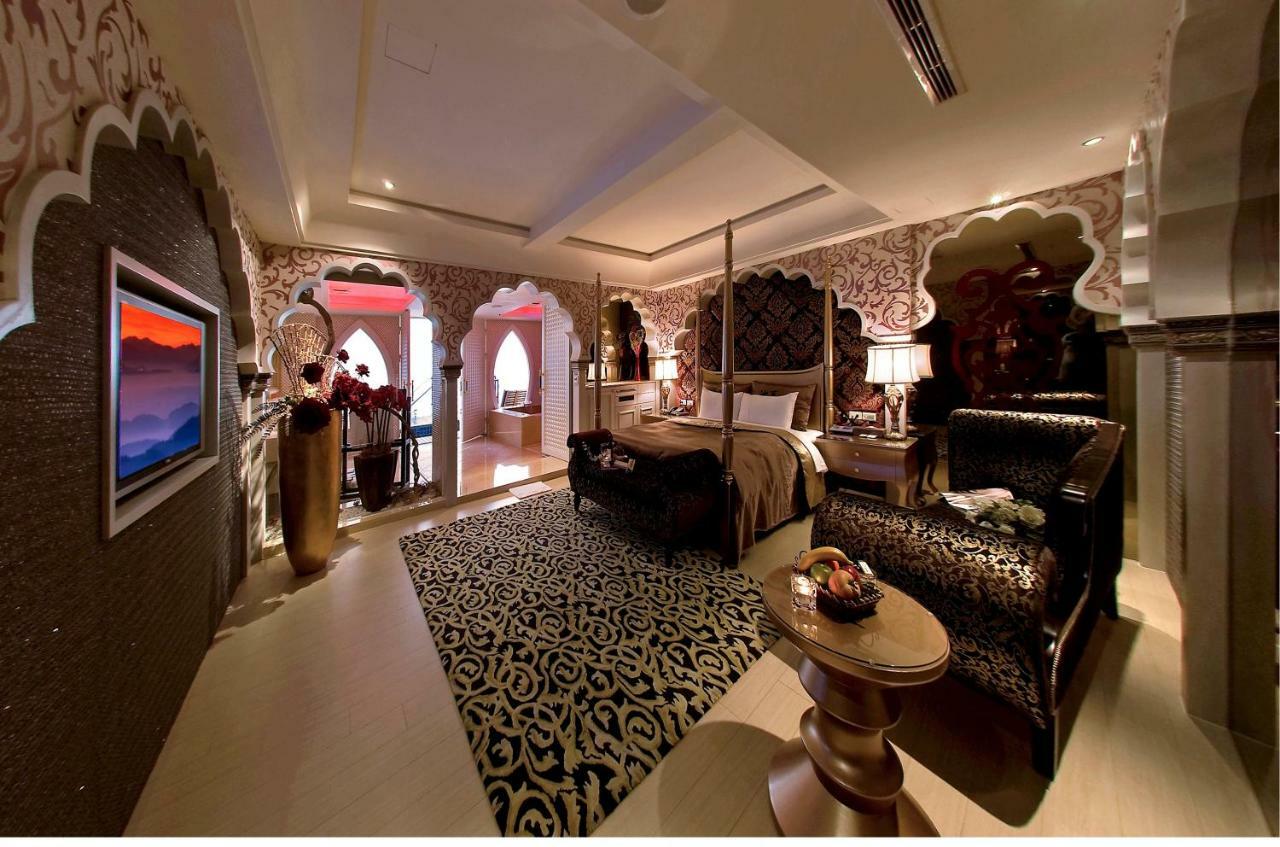 Sasha Motel Taichung Buitenkant foto