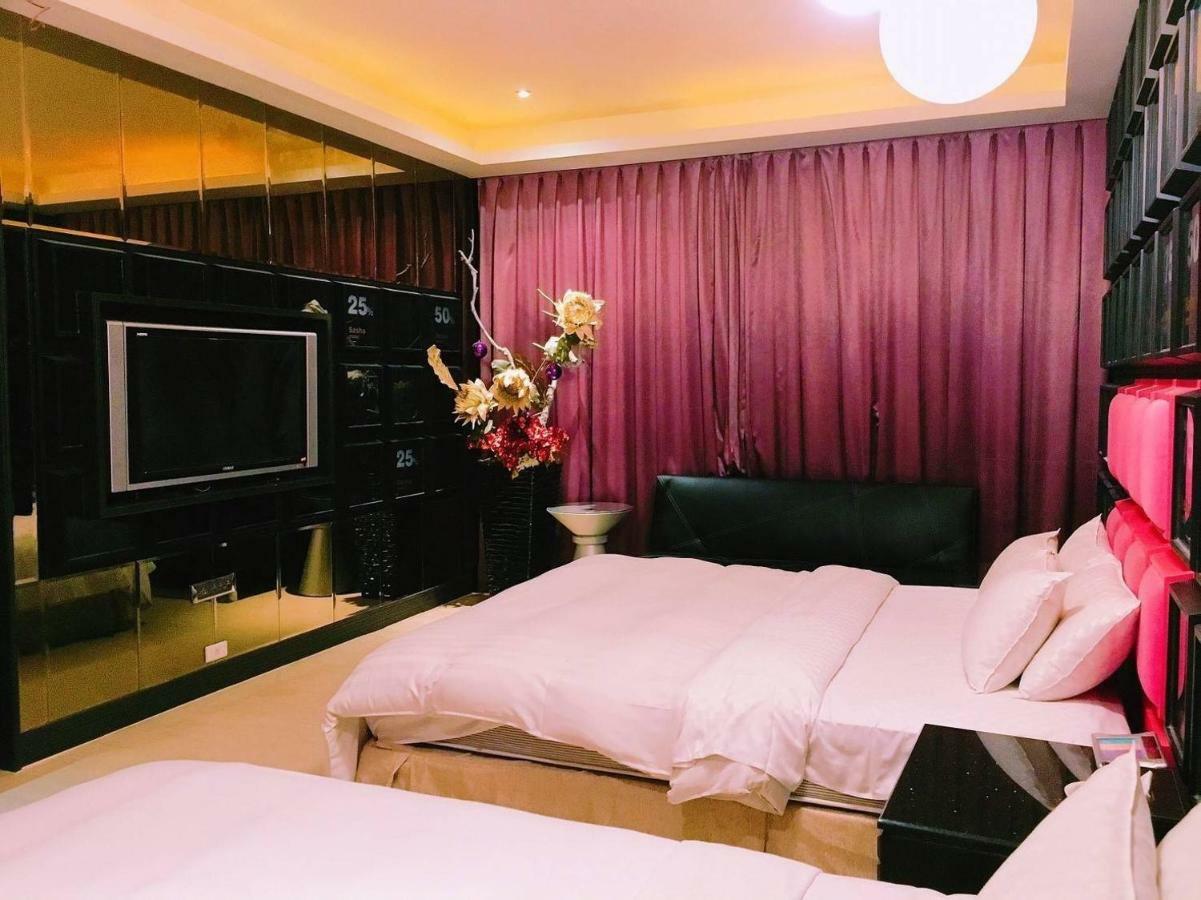 Sasha Motel Taichung Buitenkant foto