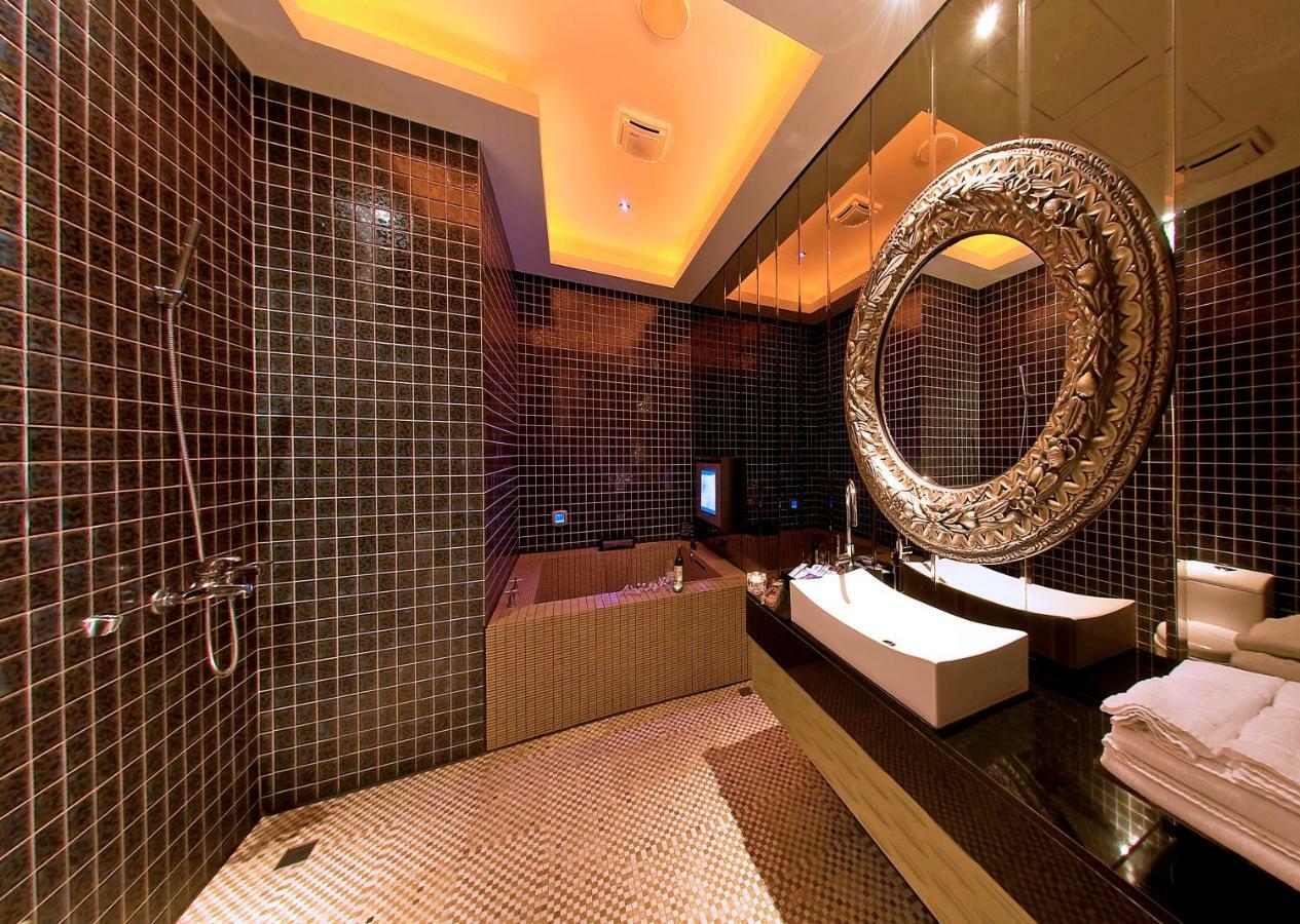 Sasha Motel Taichung Buitenkant foto