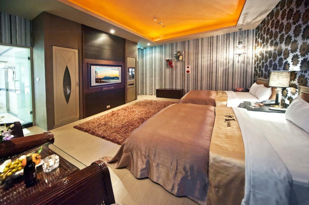 Sasha Motel Taichung Buitenkant foto