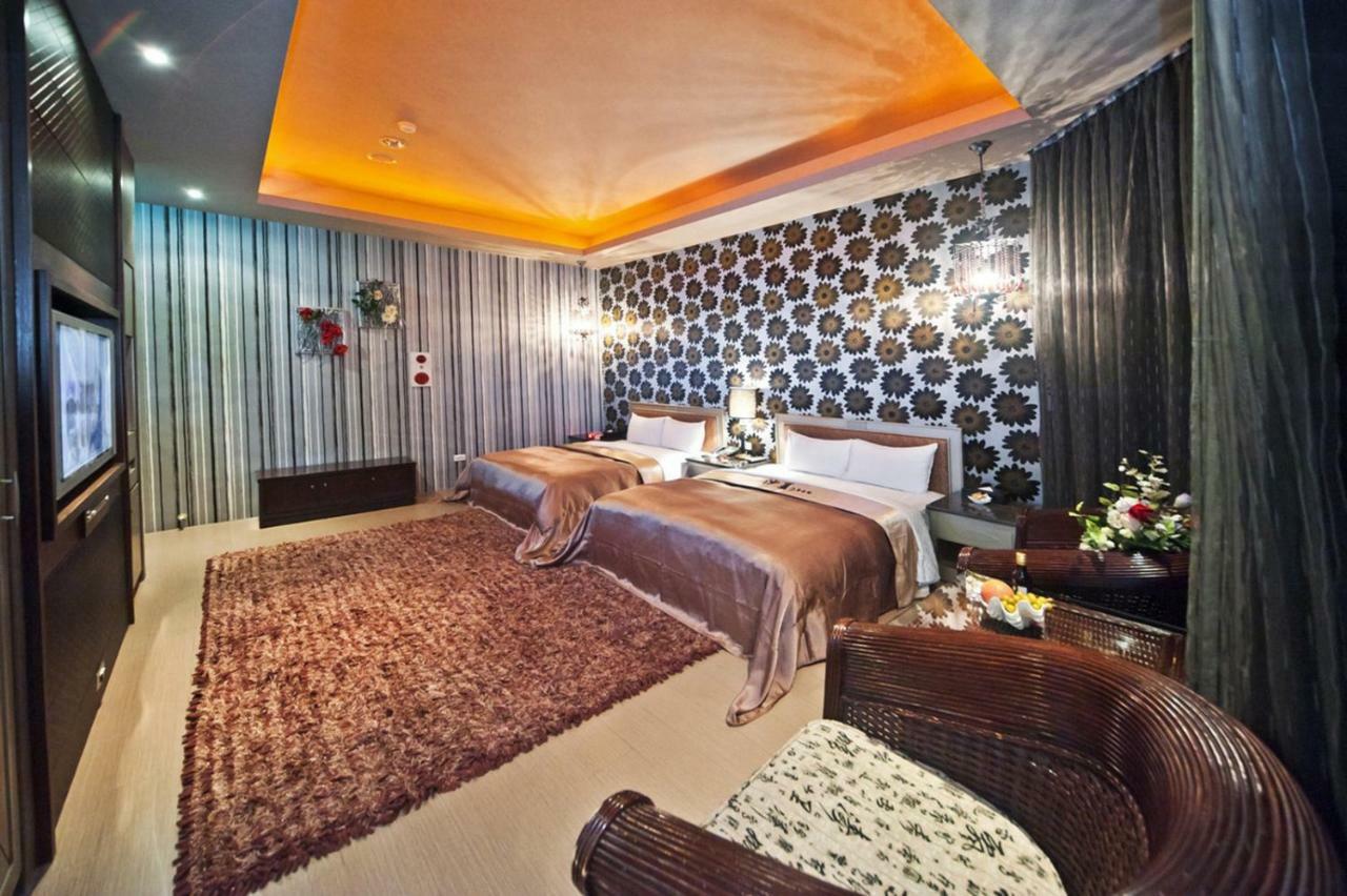 Sasha Motel Taichung Buitenkant foto