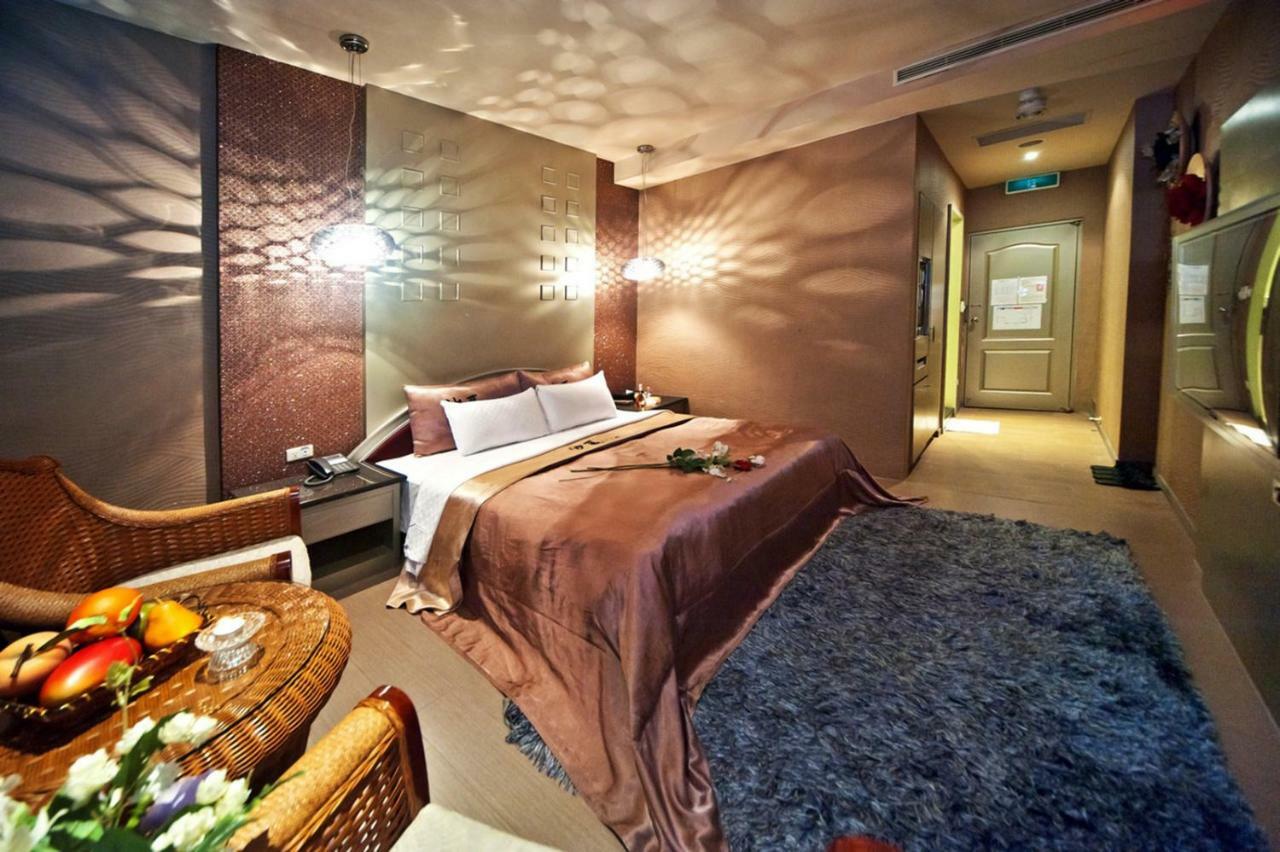 Sasha Motel Taichung Buitenkant foto