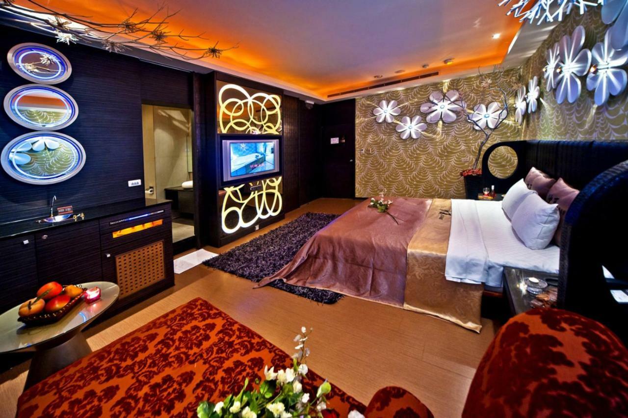 Sasha Motel Taichung Buitenkant foto
