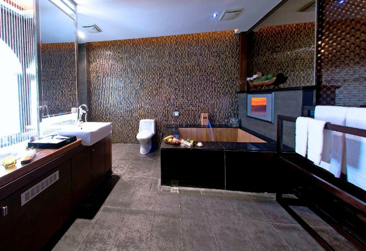 Sasha Motel Taichung Buitenkant foto