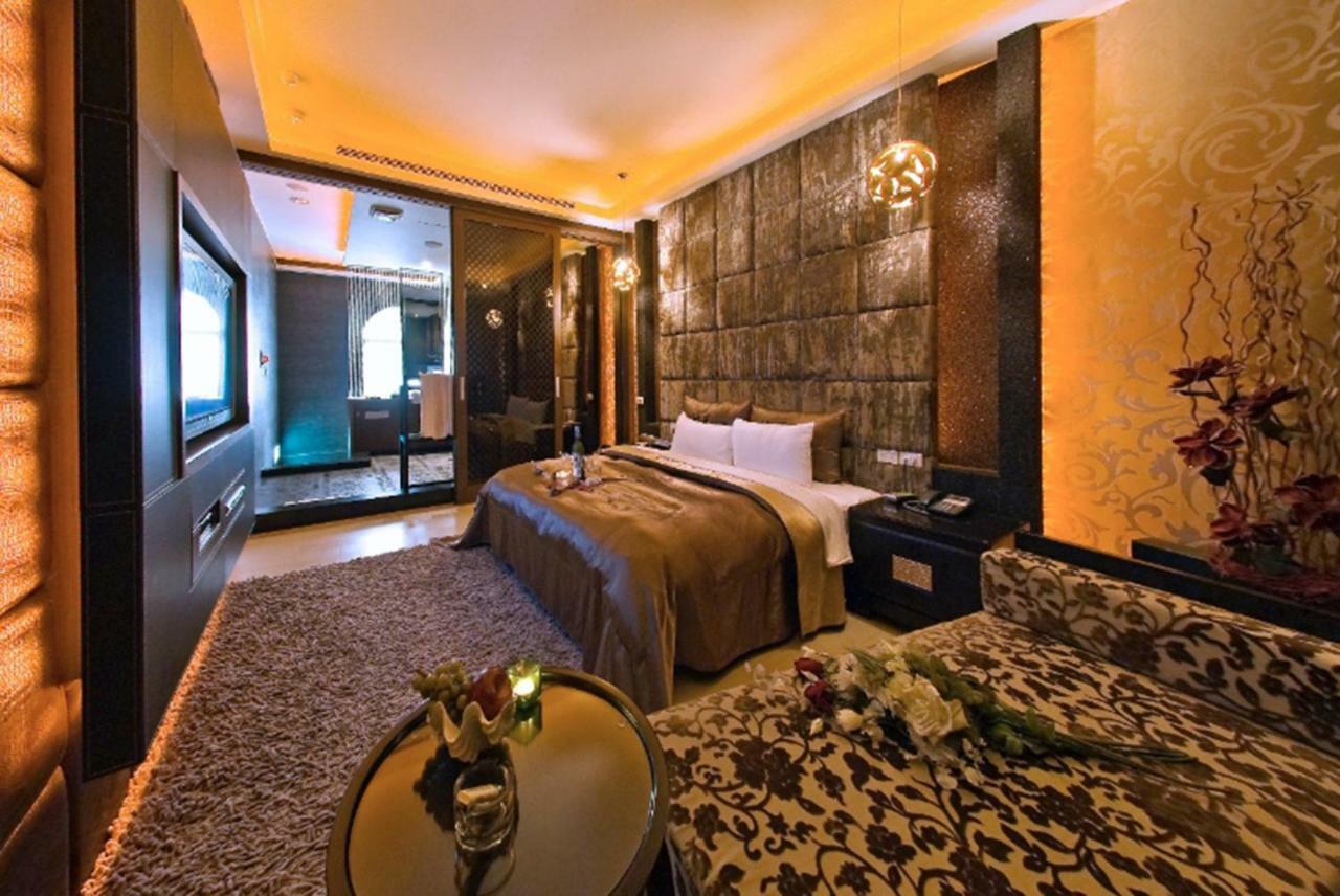 Sasha Motel Taichung Buitenkant foto