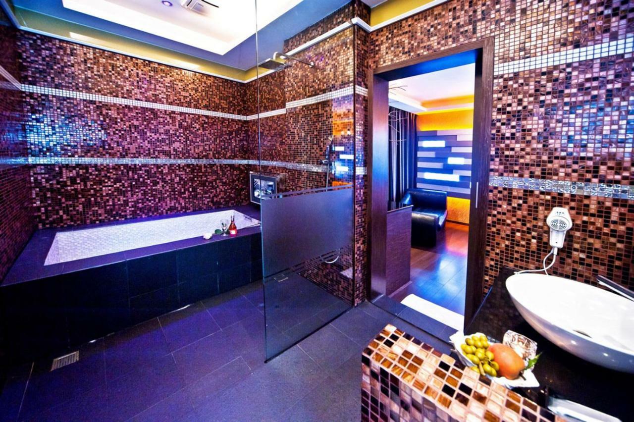 Sasha Motel Taichung Buitenkant foto