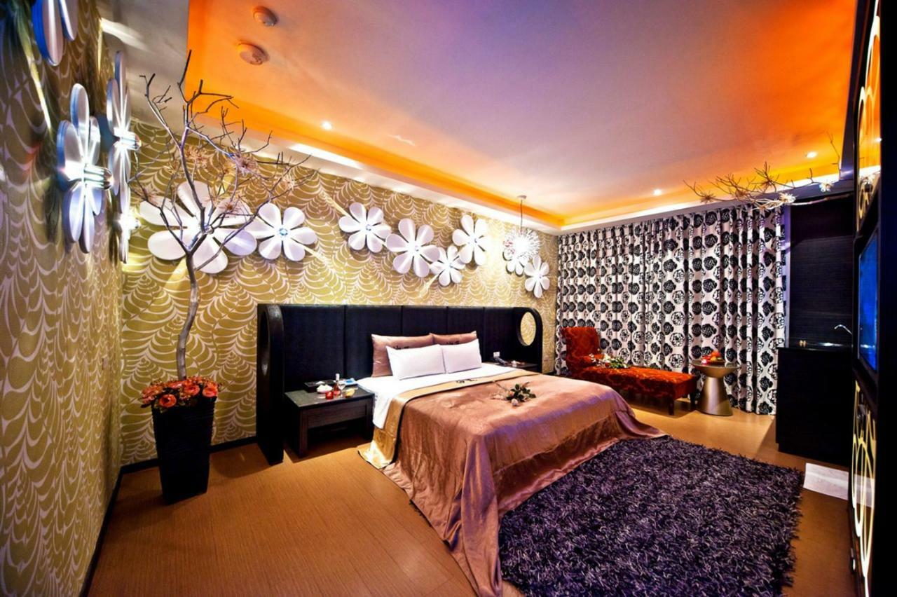 Sasha Motel Taichung Buitenkant foto