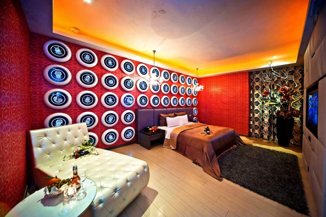 Sasha Motel Taichung Buitenkant foto