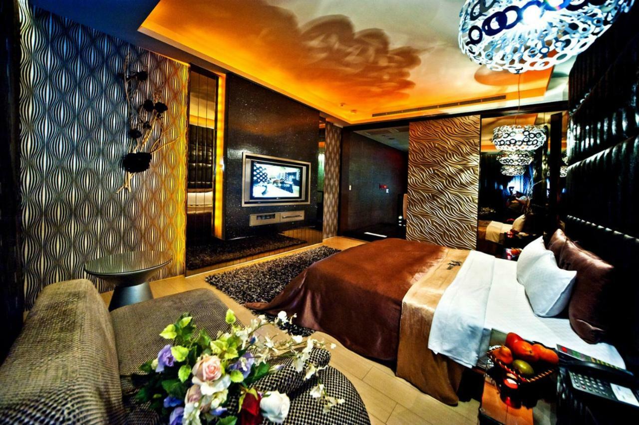 Sasha Motel Taichung Buitenkant foto