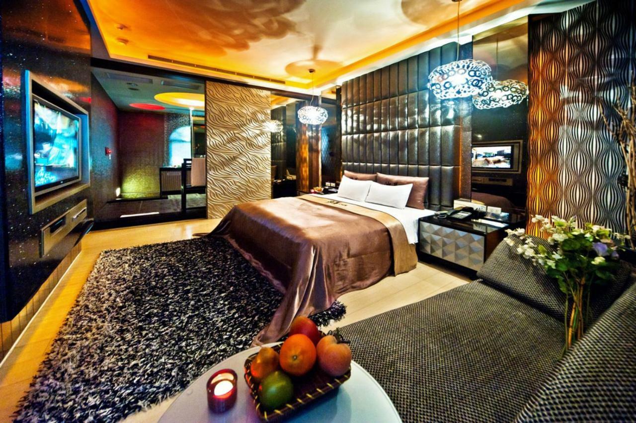 Sasha Motel Taichung Buitenkant foto
