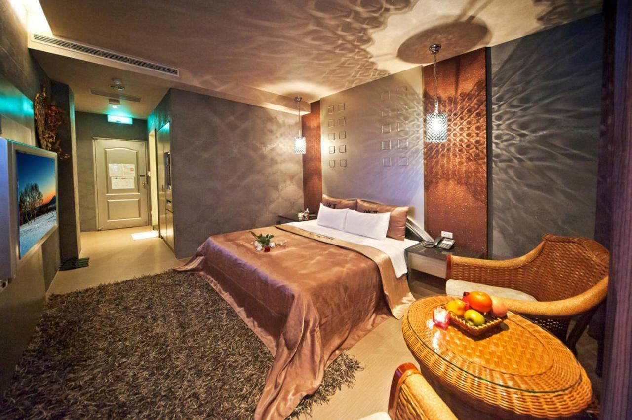 Sasha Motel Taichung Buitenkant foto